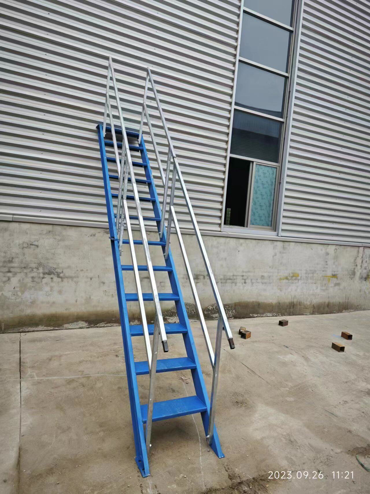 建筑施工基坑钢结构梯子 基坑防护楼梯斜梯 工地手扶临时基坑爬梯