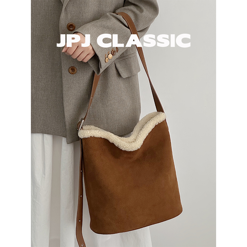 牛皮水桶包女单肩腋下包