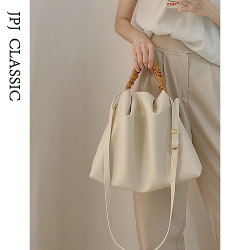 牛皮褶皱韩版单肩斜挎手提云朵包