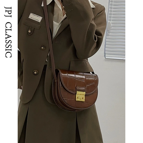 Небольшая дизайнерская кожаная сумка на одно плечо, сумка подмышку