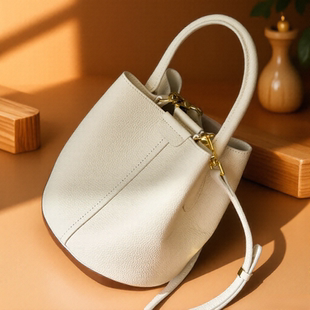 四季通用女包高级感头层牛皮水桶包女手提斜挎两用女包百搭真皮