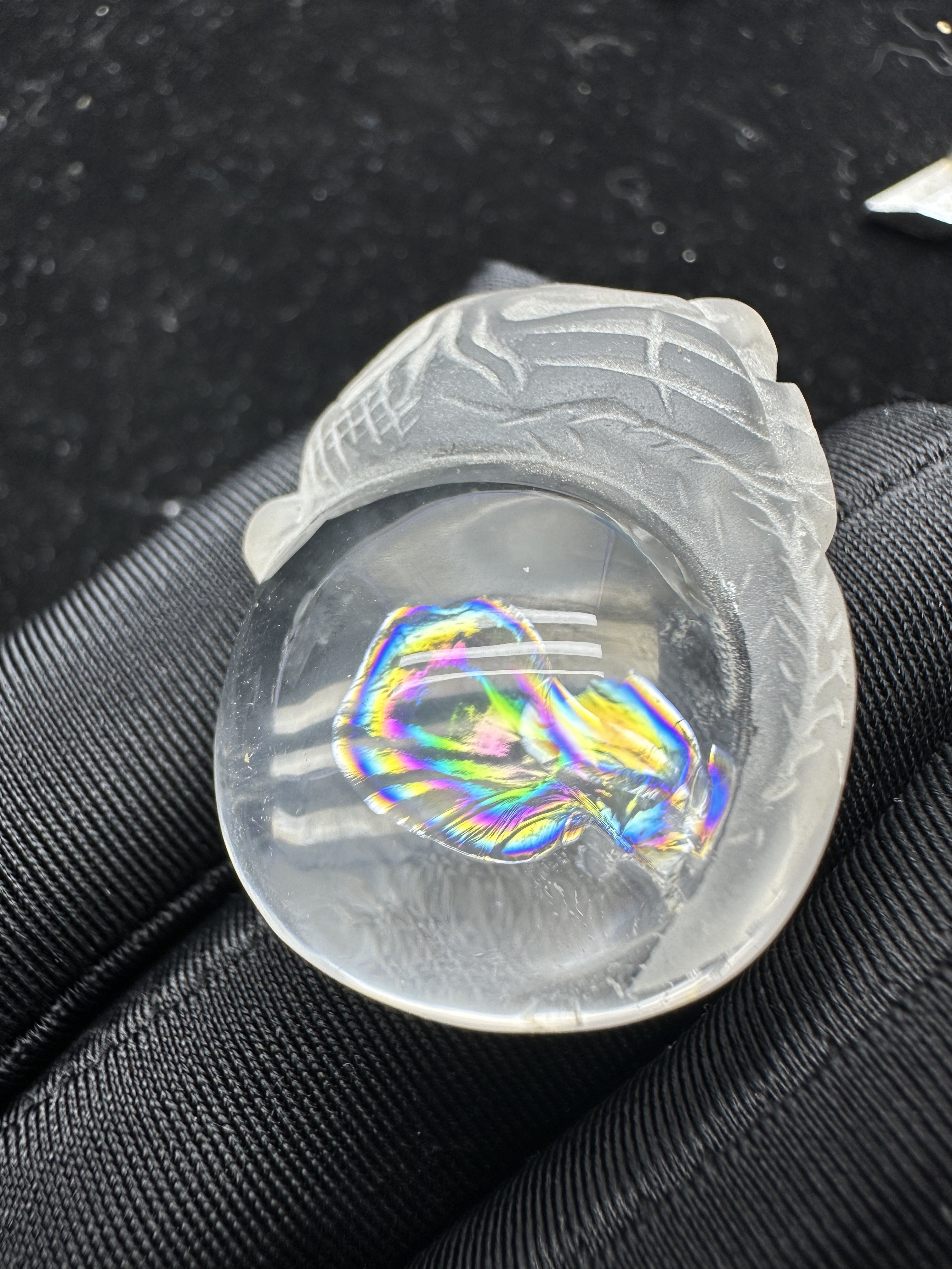 天然七彩虹白水晶雕刻工艺精湛抛光磨砂工艺栩栩如生水晶吊坠挂件
