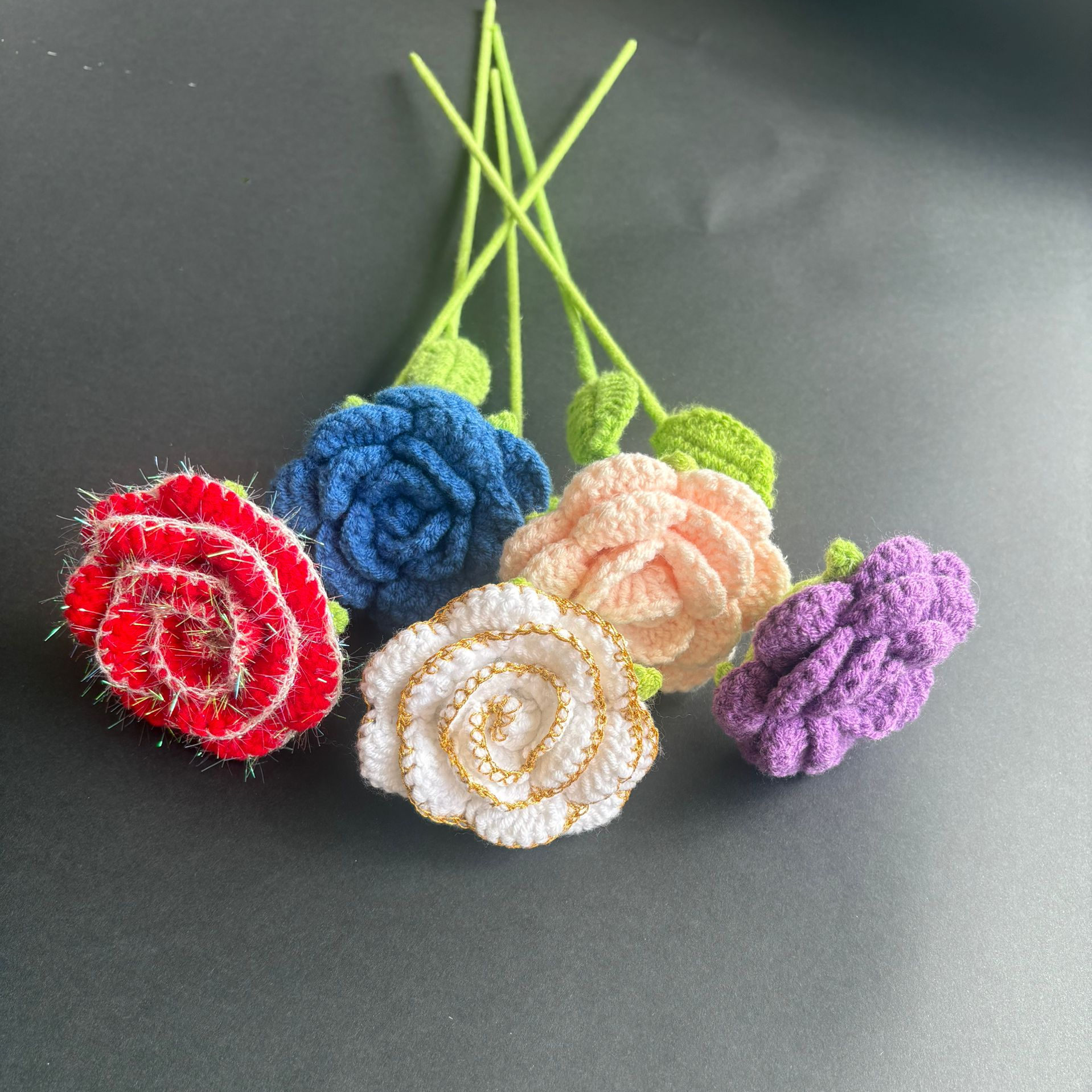成品，手工编织玫瑰花花束毛线花送女友礼物针织钩针母亲节