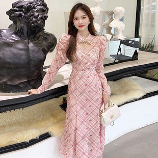 中国风旗袍领显瘦长裙2022春夏新款小众法式格纹刺绣连衣裙女长袖