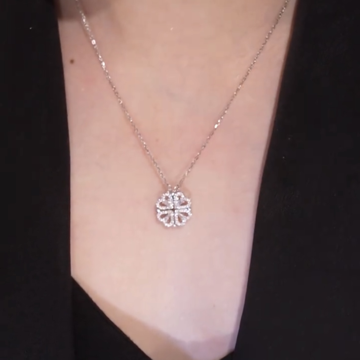 一款多戴幸运四叶花项链女爱心形锁骨链吊坠2025款情人节生日礼物