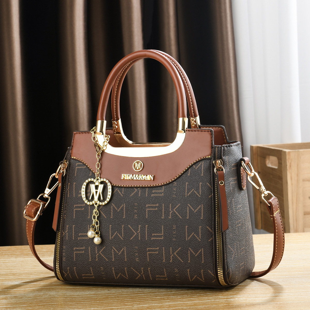 高级质感气质女包2026新款洋气单肩斜挎包时尚大容量手提妈妈包包