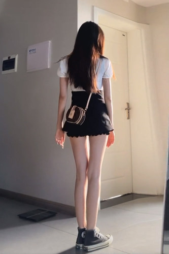 小众性感辣妹纯欲风设计款半身裙