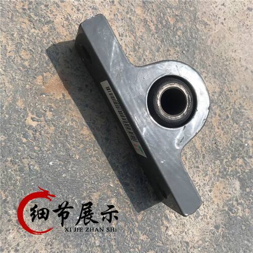 适配重汽豪沃A7T7HT5G汕德卡C7H后稳定平衡杆衬套支架托架