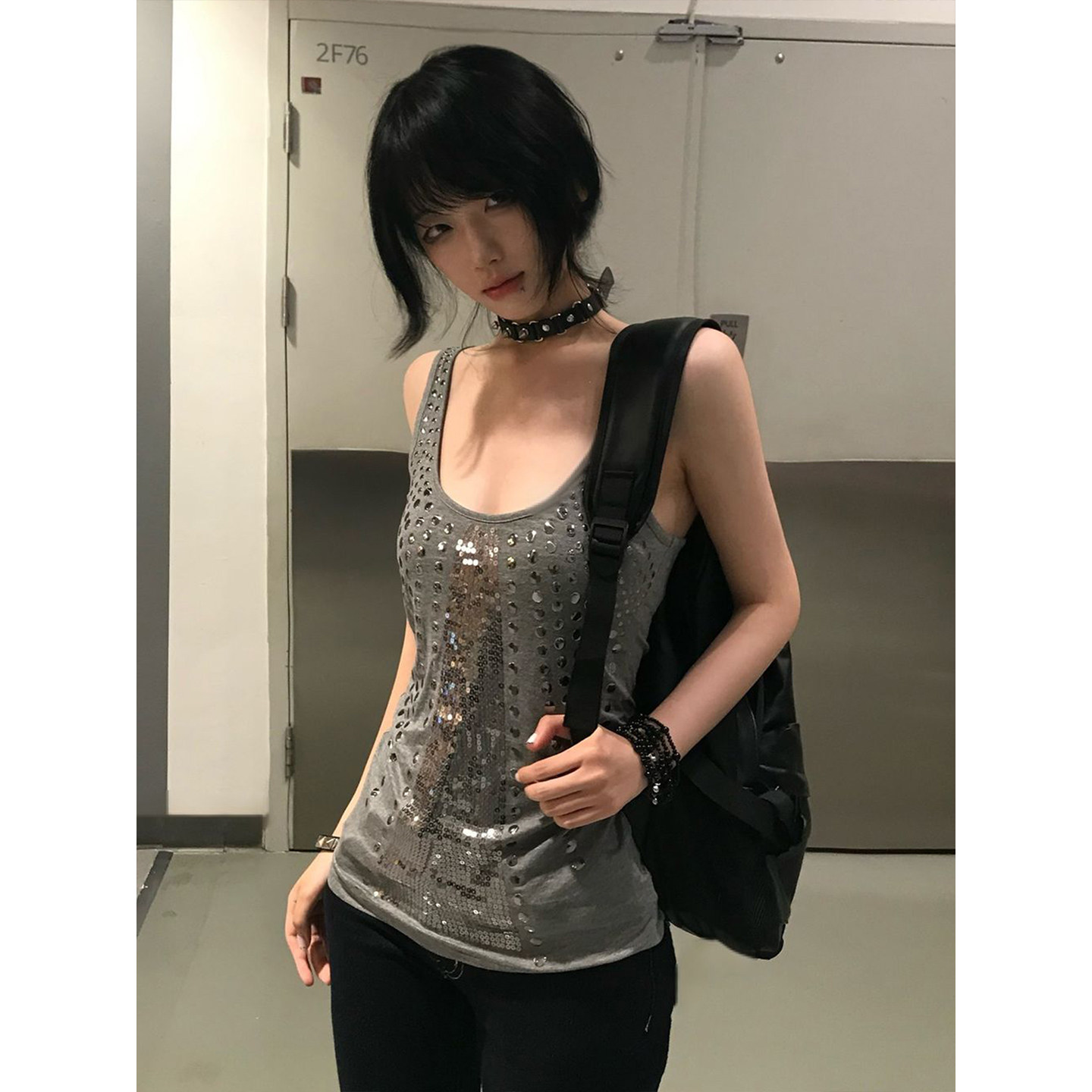 辣妹背心设计感亮片吊带女夏季穿搭修身显瘦灰色外穿轻亚上衣y2k图片