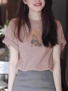 短袖女性夏季薄粉色肩巴士兔印花修身和时尚的韩国半袖t恤