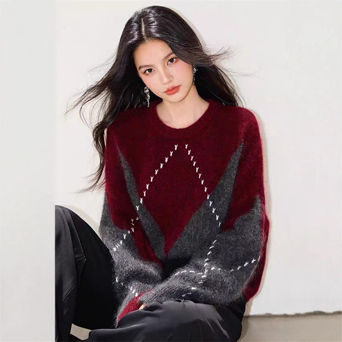 今年流行特惠2025新款拉毛山羊绒衫女圆领菱形格拉绒毛衣宽松慵懒
