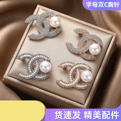 秋冬新款双C字母胸针奢华