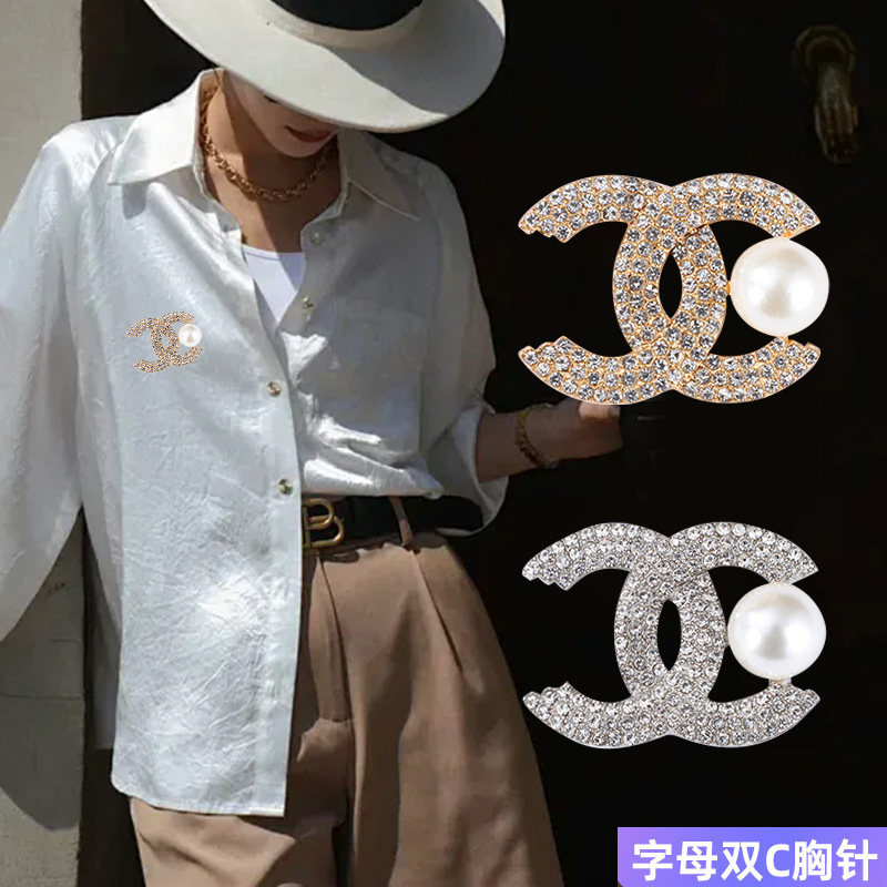 时尚新款双C字母胸针优雅小香风ins精致高档轻奢大衣气质胸花配饰