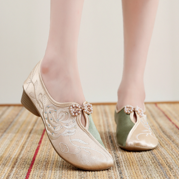 其他中式绣花古风旗袍马面裙布鞋