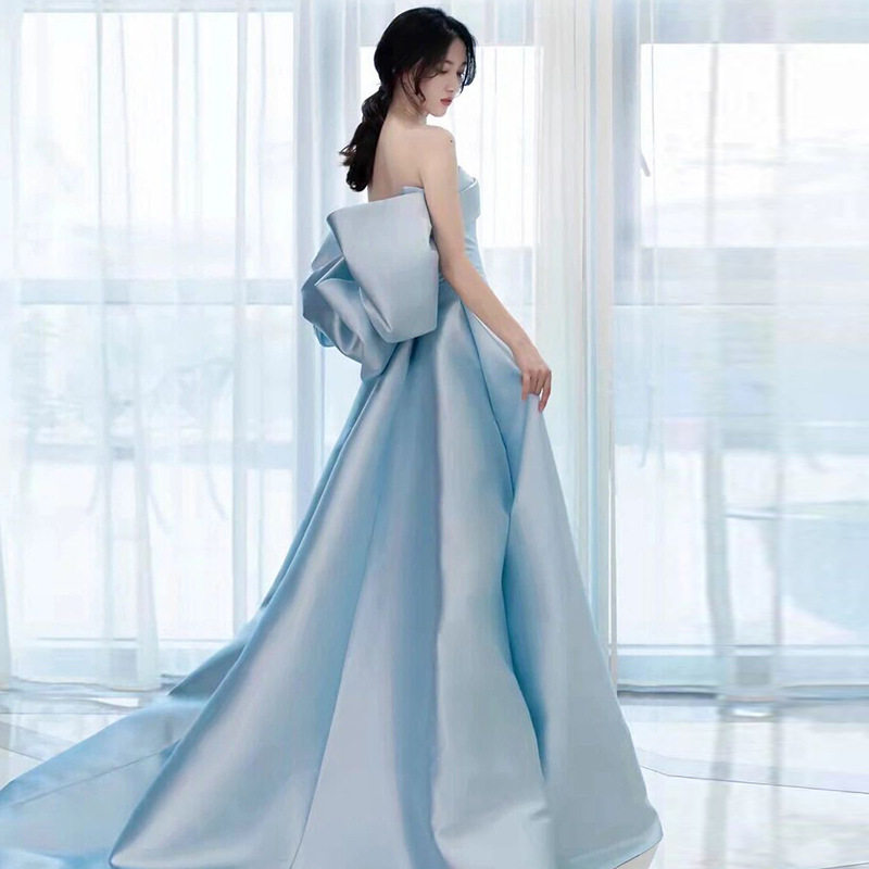 天蓝色在逃公主晚礼服抹胸轻奢小众主持人连衣裙新娘结婚敬酒服图片