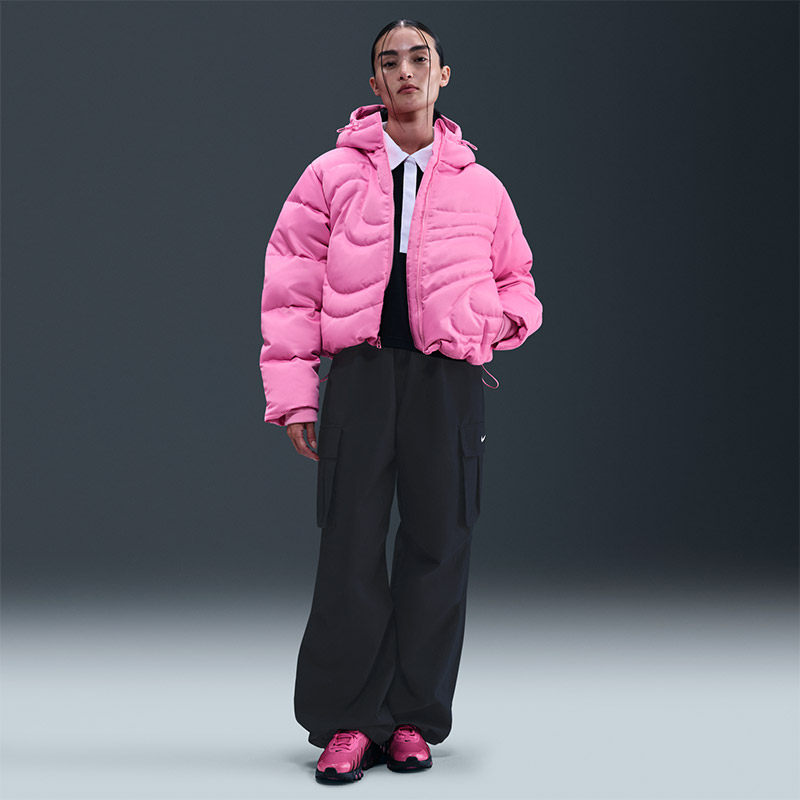 Nike耐克女子羽绒服保暖粉色外套上衣运动休闲连帽夹克IB2006-606