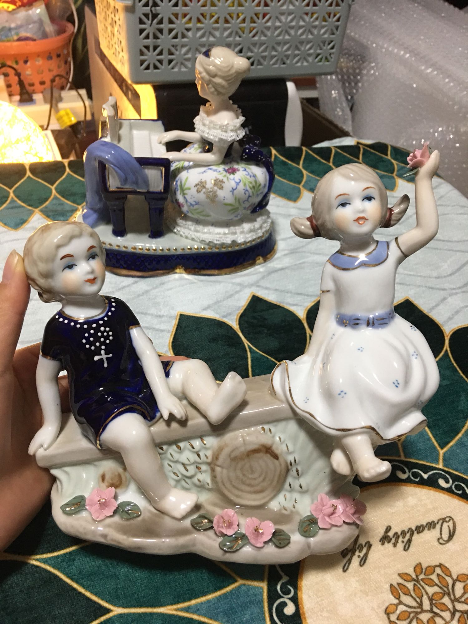 外贸出口正品复古西洋瓷偶摆件坐跷跷板的男女对童创意可爱礼品