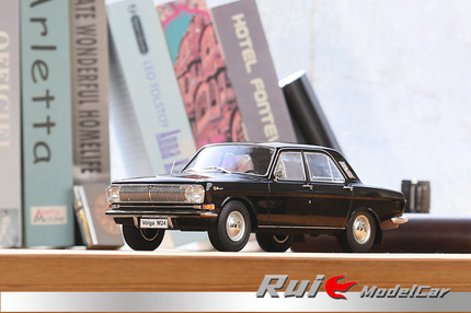 1:18 MCG 伏尔加Wolga M24 Schwarz 1972汽车模型