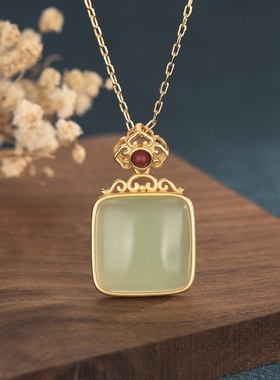 宫廷风设计民族铜镀金项链仿和田玉气质女平安无事方牌大吊坠