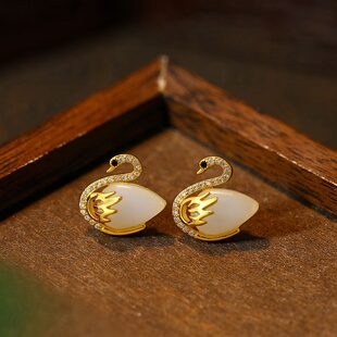 艾尔缘925银针古法镀金仿和田玉白玉个性简约百搭天鹅耳钉耳饰
