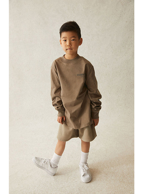 FOG KIDS Fear Of God Essentials 童装前胸印花皮标圆领长袖T恤