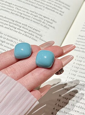 秋冬新款多巴胺小众方糖耳钉