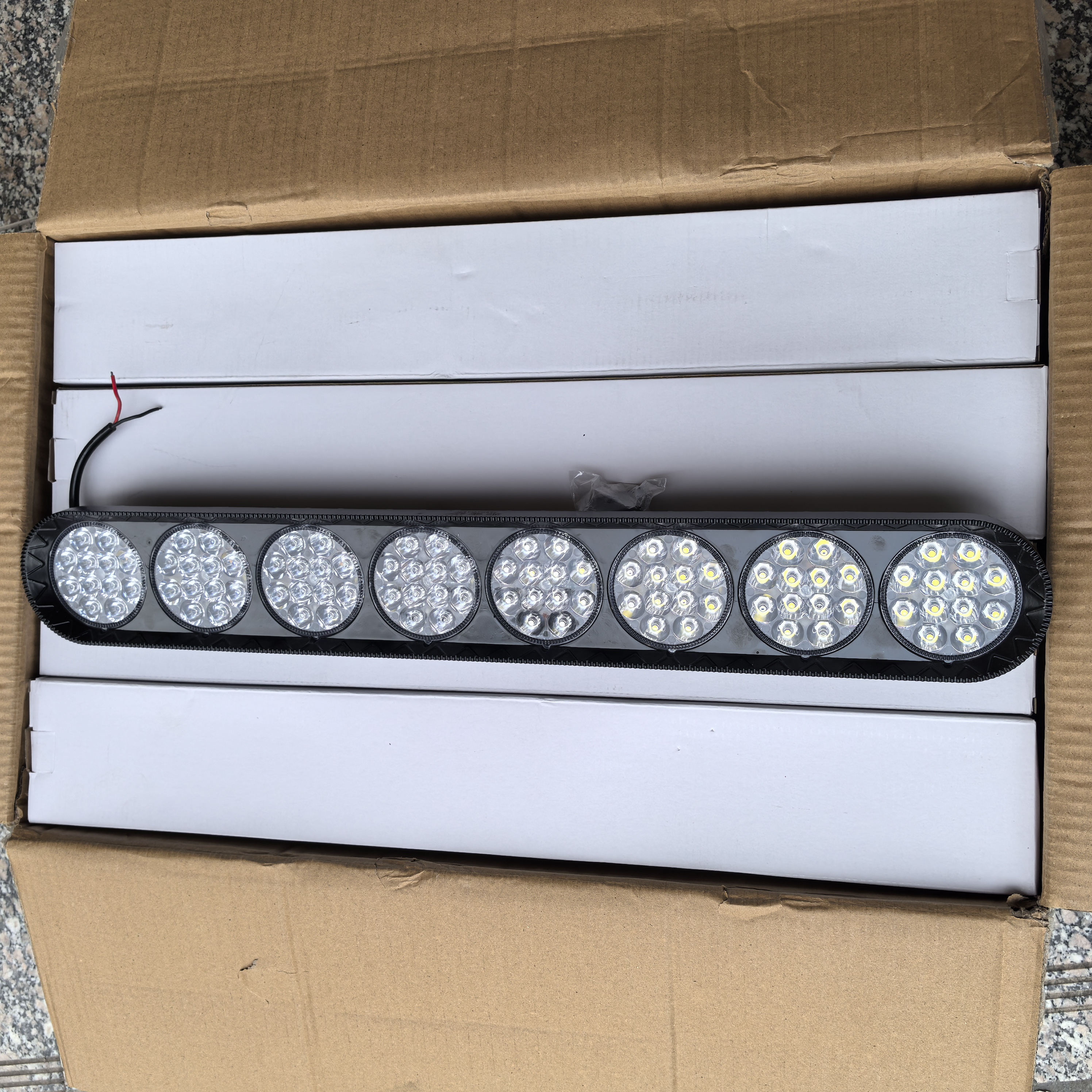 加士多超亮led长条灯12v24v射灯货车三轮车加装灯强光越野车顶灯