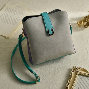 日本代购2026年春号女款三层式设计拼色马蹄元素肩背包