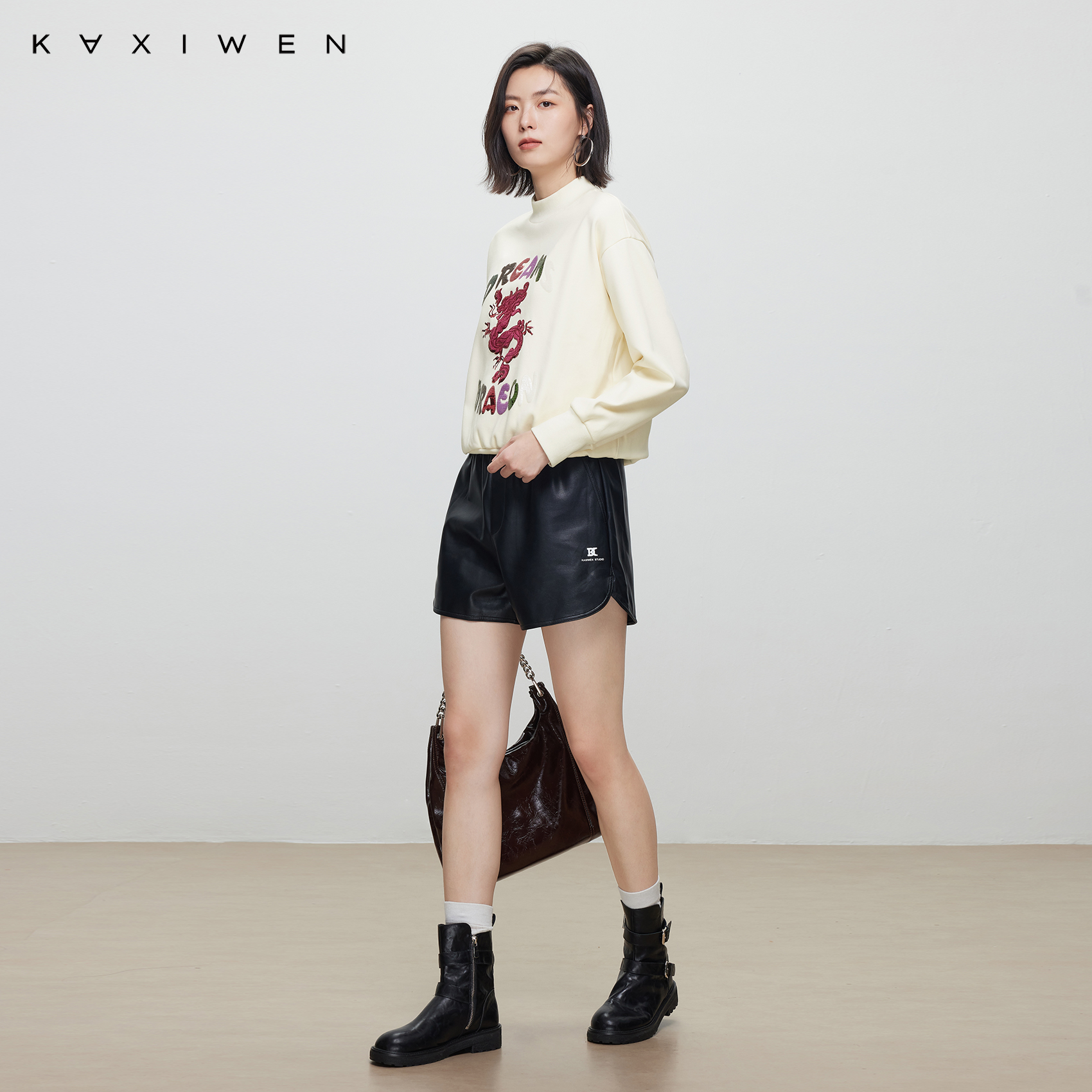佧茜文圆领设计感上衣2024冬季新款珠片绣花龙纹宽松经典卫衣女