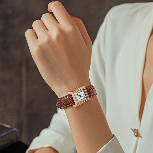 Julius/聚利时复古小方盘腕表