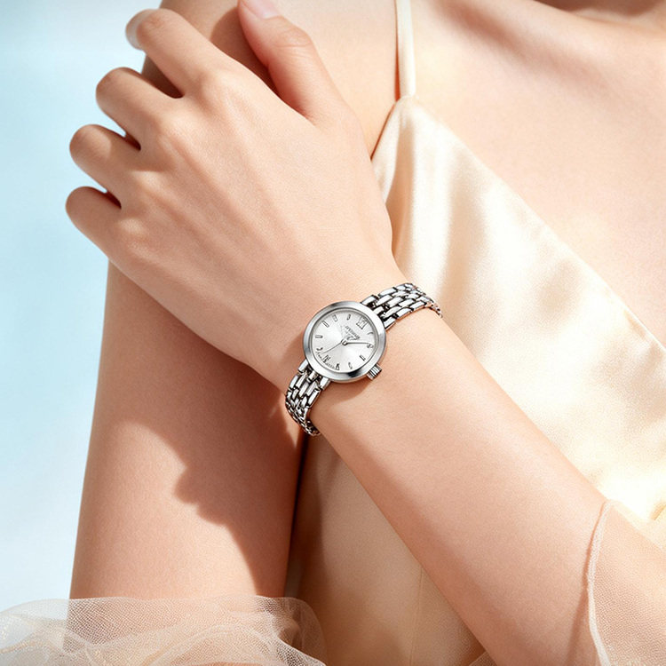 聚利时手表女款小众高级感银色小圆表罗马刻度轻奢精致石英表腕表