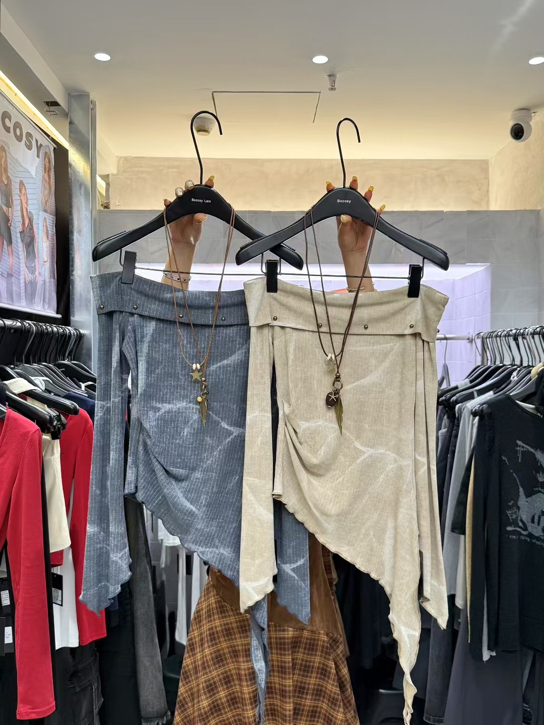 十三行辣妹女装2025早秋新款废土风一字肩不规则长袖T恤女上衣