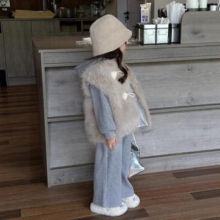 法国Uamtor女童套装秋冬款2025新款洋气网红时髦小皮草马甲三件套