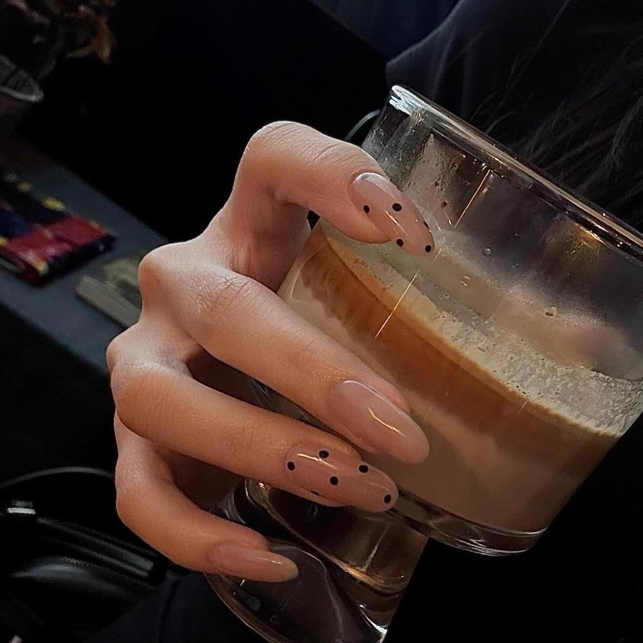 秋冬气质miu系裸色波点简约氛围感穿戴甲温柔高级感椭圆显白贴片