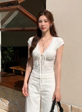 纯欲风蕾丝拼接v领短袖t恤女修身