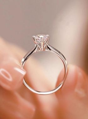 18k白金色莫桑戒指经典50分六爪钻戒指1克拉钻戒婚戒婚礼拍照轻奢