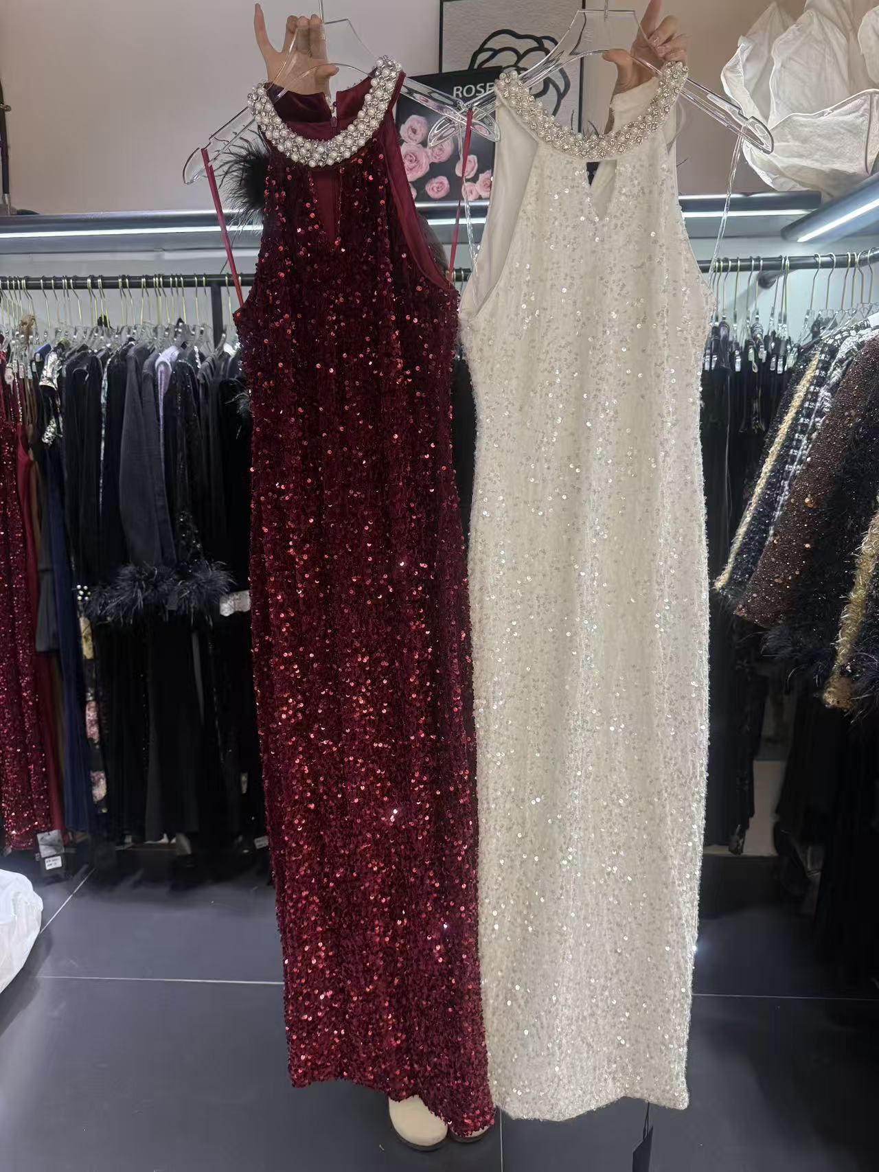 年会礼服裙子轻奢重工钉珠挂脖丝绒珠片闪闪无袖连衣裙秋冬打底裙