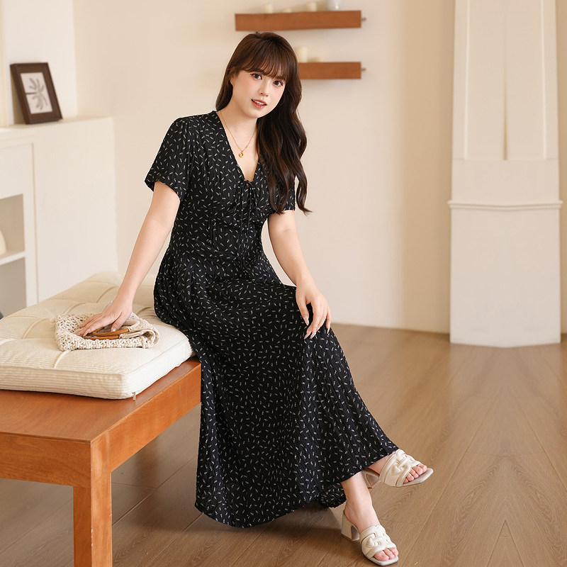 慕翎大码女装黑色波点V领连衣裙胖MM显瘦收腰A字长裙通勤风夏季