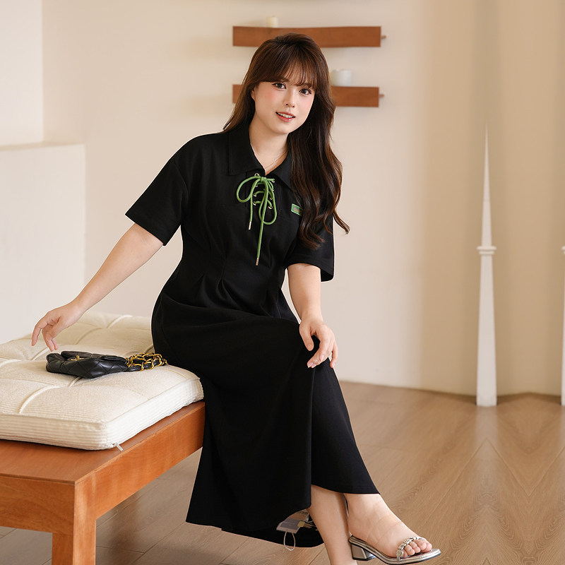慕翎大码女装黑色绑带Polo领连衣裙夏胖MM学院风显瘦减龄收腰长裙
