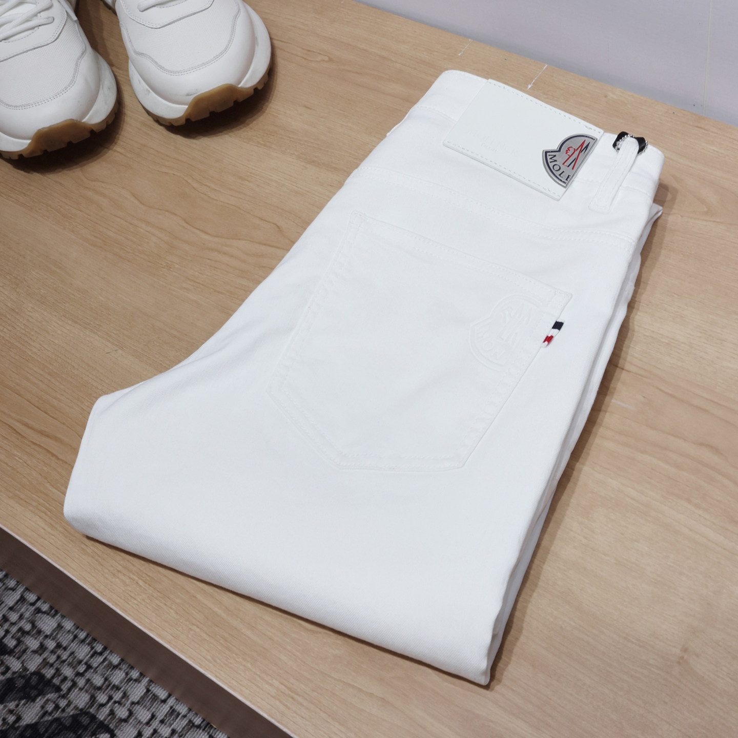 春夏季薄款轻奢潮牌男士白色小脚牛仔裤修身欧货潮流显瘦帅气长裤