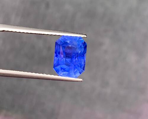 4.54克拉天然无烧矢车菊蓝宝石 精湛的雷迪恩切工