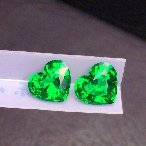 爱心配对心形沙弗莱 卡扎尼一对重量3.05ct 完美无暇玻璃体