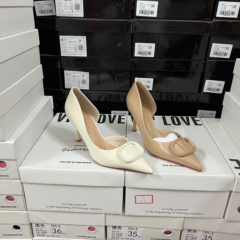 外贸原单出口断码捡漏时尚尖头细高跟金属装饰职场凉鞋