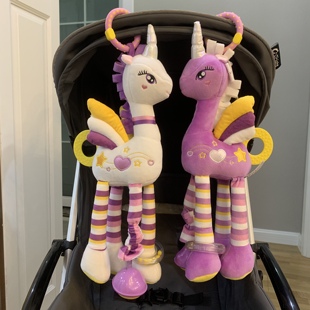 婴幼儿玩具独角兽0-3个月新生儿满月礼物安抚公仔车挂6月宝宝床铃
