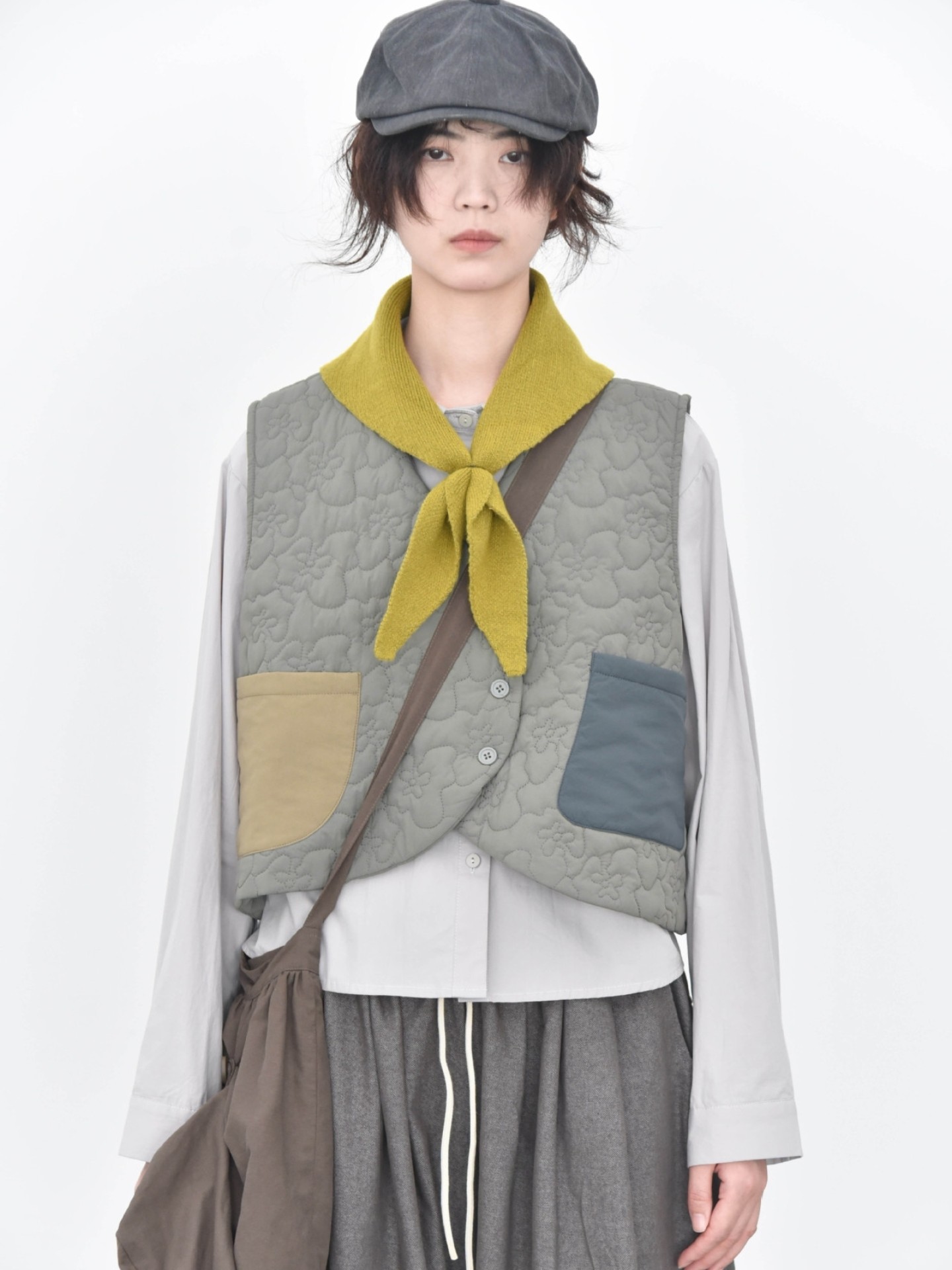 童颜阁秋冬小众设计V领清新撞色珩棉弧形薄棉马甲女夹棉马夹棉衣