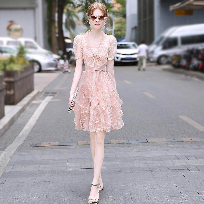 2021夏季新款粉色气质收腰蝴蝶结网纱泡泡袖荷叶边蕾丝连衣裙女