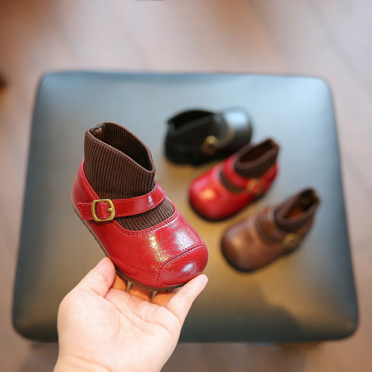 小步点女宝宝小皮靴秋冬季婴儿软底鞋子女宝学步鞋女童红色袜子靴