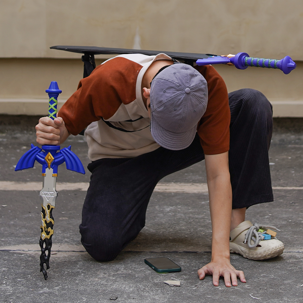 软胶材质，未开刃，不锋利