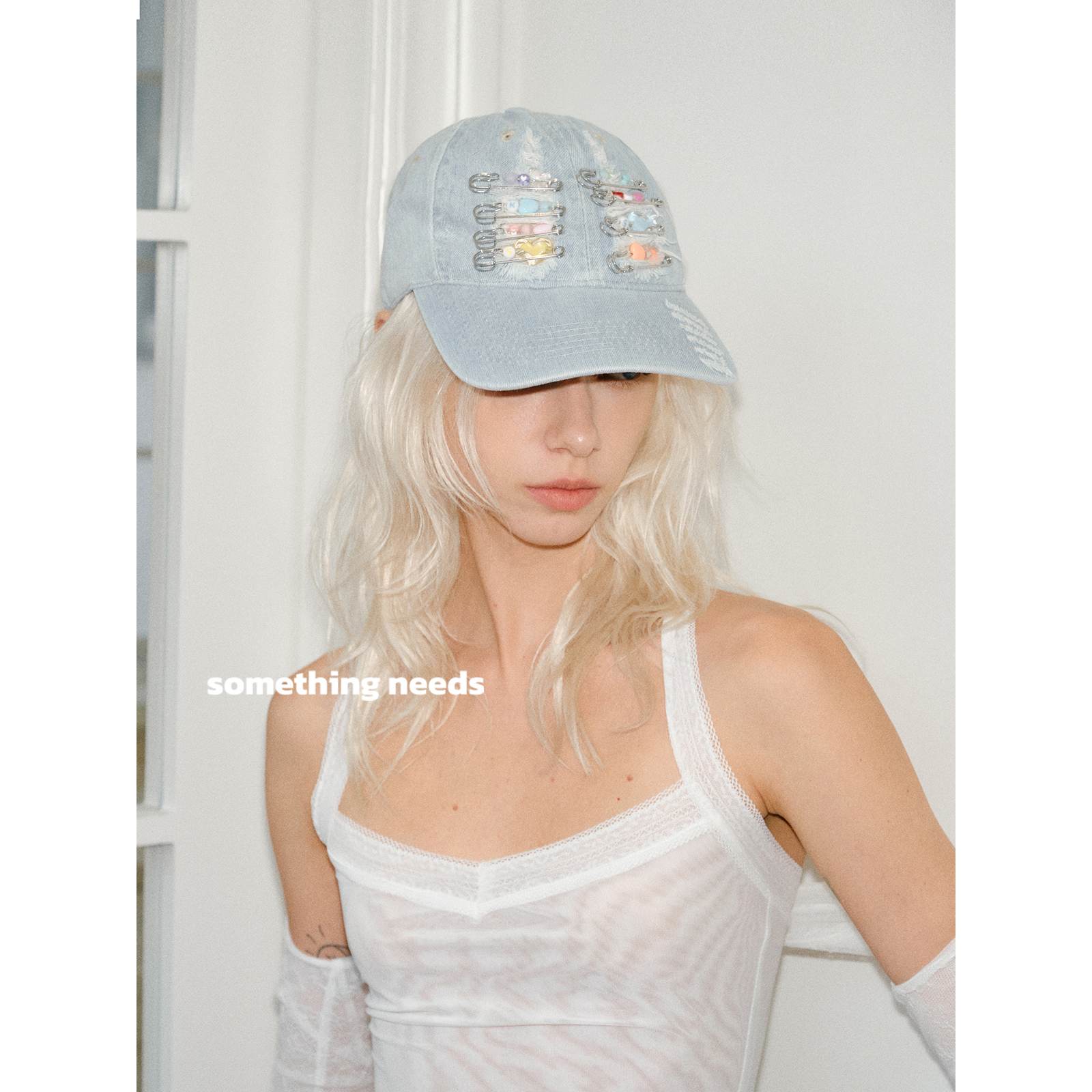 25时髦新宠！爱心别针破洞棒球帽