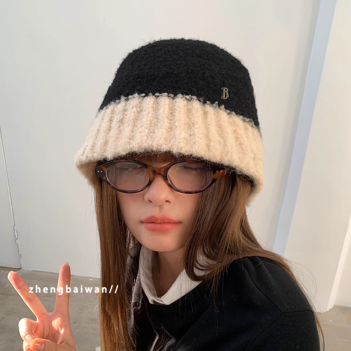 郑佰万慵懒感拼色针织渔夫帽子